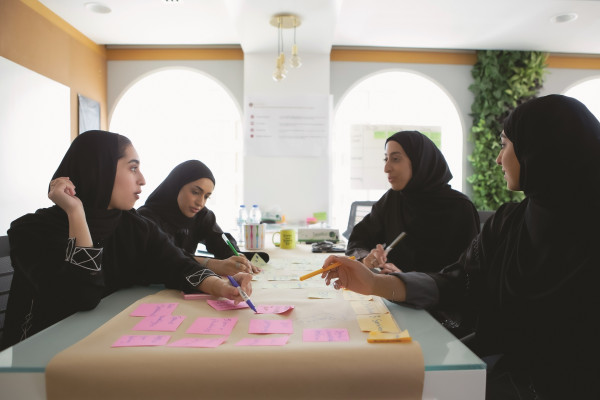 AI Legalese Decoder Empowering Women Pioneers in UAEs Finance Sector Instantly Interpret Free: Legalese Decoder - AI Lawyer Translate Legal docs to plain English