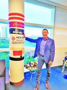 Aventura Mayor creates ÔÇ£Good Luck to BusinessÔÇØ ribbon pole