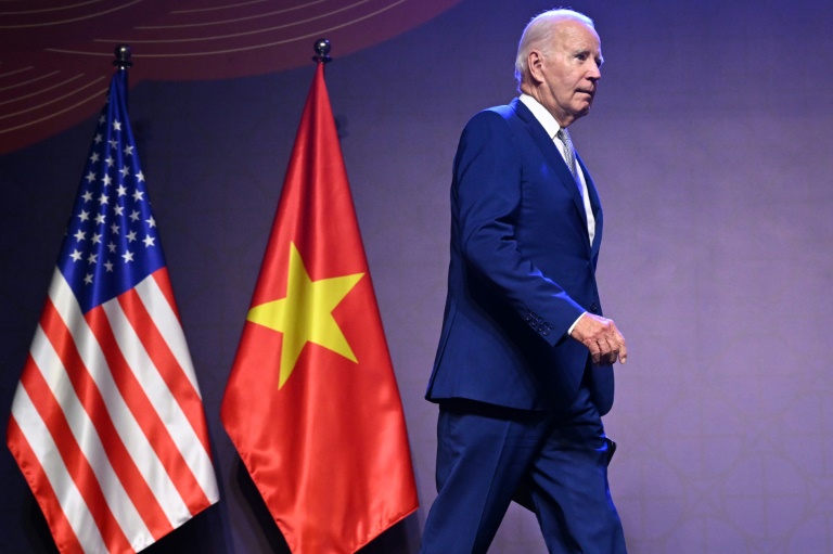 Bidens Leadership Fuels US Tech Advancement in Vietnam with AI Instantly Interpret Free: Legalese Decoder - AI Lawyer Translate Legal docs to plain English