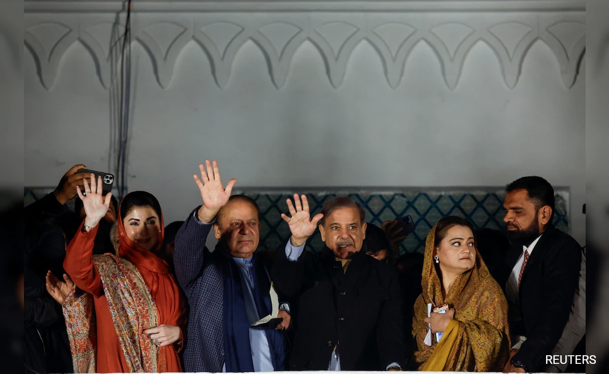 Nawaz Sharif, Bilawal Bhutto Join Hands, But Can They Form Pak Government?