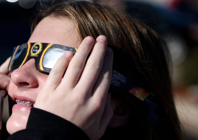 AI Legalese Decoder Your Tool to Spot Safe Eclipse Glasses Instantly Interpret Free: Legalese Decoder - AI Lawyer Translate Legal docs to plain English