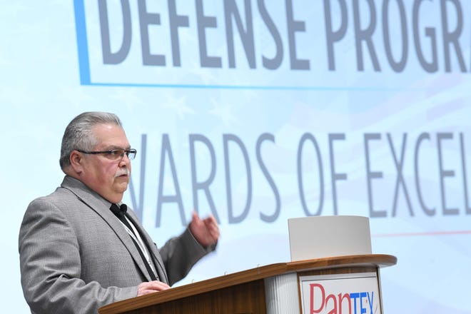 Carlos Alvarado, Pantex Field Office Deputy Manager, presented the Defense Programs Awards of Excellence to employees at the Pantex ceremony.