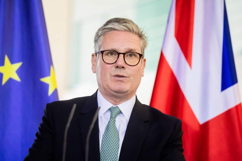 Former US Ambassador Critiques UK PM Starmers Leadership Style Instantly Interpret Free: Legalese Decoder - AI Lawyer Translate Legal docs to plain English