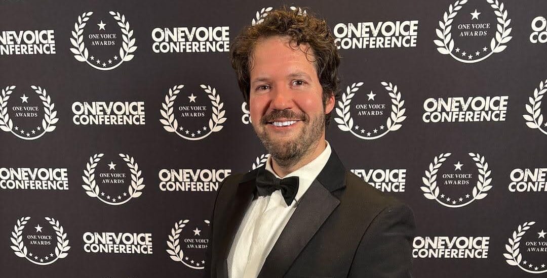 Voiceover Artist Supports Small Businesses While Growing National Reach Instantly Interpret Free: Legalese Decoder - AI Lawyer Translate Legal docs to plain English